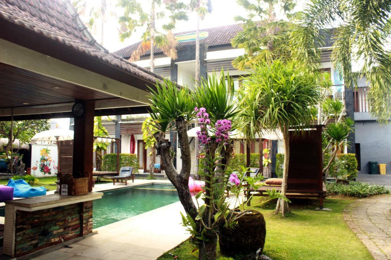 Hotel Premier Surf Camp à Canggu Extérieur photo